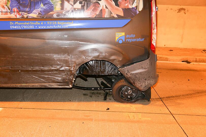 Die Bilder vom schweren Unfall im Farchanter Tunnel auf der B2.