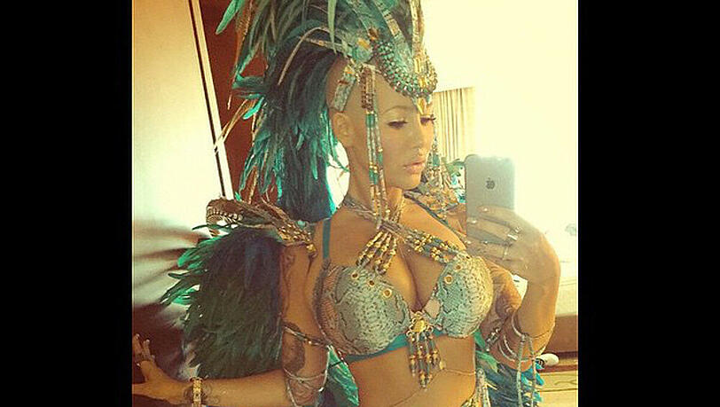 Knappes Outfit zu Karneval: Amber Rose gewohnt freizügig Knappes Outfit zu Karneval: Amber Rose gewohnt freizügig