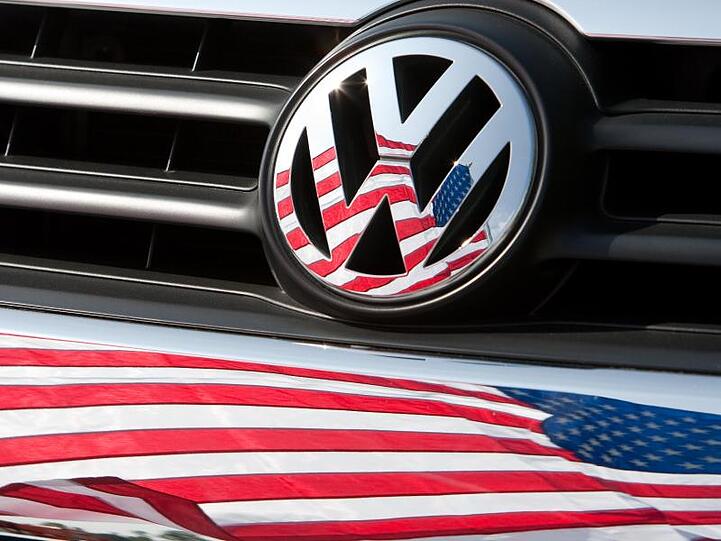 Im September brach der VW-Absatz in den USA im Jahresvergleich um zwölf Prozent auf 26.947 Autos mit VW-Logo ein.