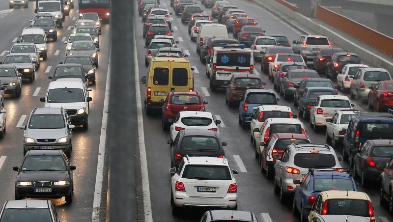 Autos stehen in der serbischen Hauptstadt im Stau. In Mittelost- und Südosteuropa boomt das Geschäft mit den Gebrauchtwagen. Autos stehen in der serbischen Hauptstadt im Stau. In Mittelost- und Südosteuropa boomt das Geschäft mit den Gebrauchtwagen.