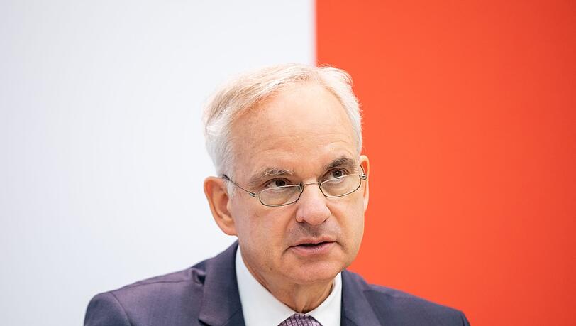 Der langjährige Chef des Energiekonzerns Eon, Johannes Teyssen, soll den Aufsichtsrat von Lufthansa leiten (Archivbild)