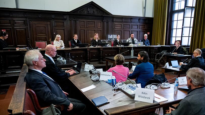 Die Nebenklage gab eine Erklärung zu Blocks Aussage ab. Die Nebenklage gab eine Erklärung zu Blocks Aussage ab.