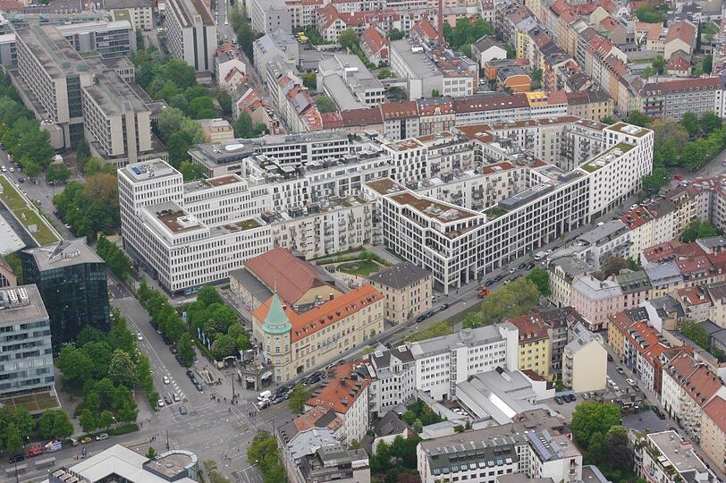 Von oben betrachtet sind die Nymphenburger Höfe weitaus massiver, als aus der Fußgängerperspektive.