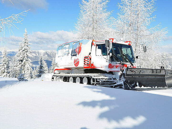 Mit dem 300 PS starken Pistenbully durch die Schneelandschaft