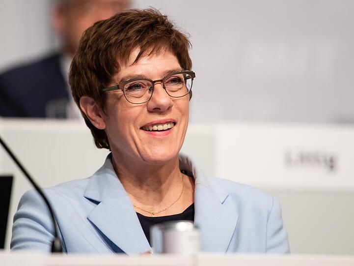 Verteidigungsministerin Annegret Kramp-Karrenbauer. Foto: Swen Pförtner/dpa