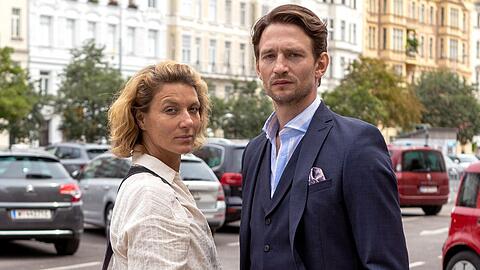 "Mord in Wien - Der letzte Bissen": Majorin Franziska Malzer (Caroline Frank) und Oberstleutnant Carl-Albrecht Nassau (August Wittgenstein) ermitteln.