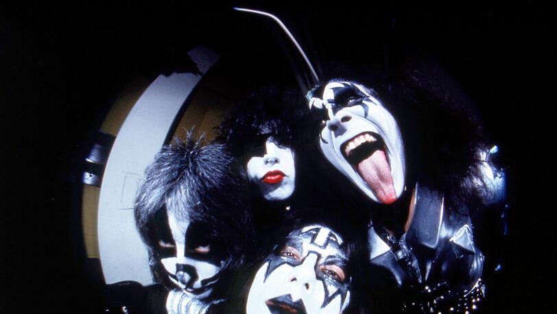 Kiss machte mit wildem Make-up, spektakulären Kostümen und theatralischen Live-Shows Furore. (Archivbild)