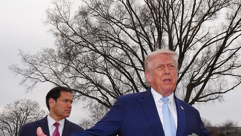 Donald Trump (r.) und Marco Rubio stellen erneut den Sinn der Nato infrage. (Archivbild) Donald Trump (r.) und Marco Rubio stellen erneut den Sinn der Nato infrage. (Archivbild)