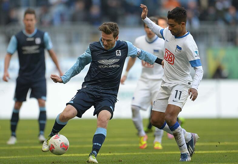 Kaum ein Durchkommen: Benny Lauth im Spiel gegen Hertha BSC Berlin.
