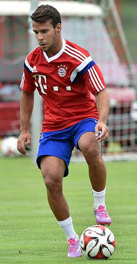 Die beiden Neuzugänge des FC Bayern München, Sebastian Rode und Juan Bernat trainieren auf dem Gelände ihres neuen Vereins in München.