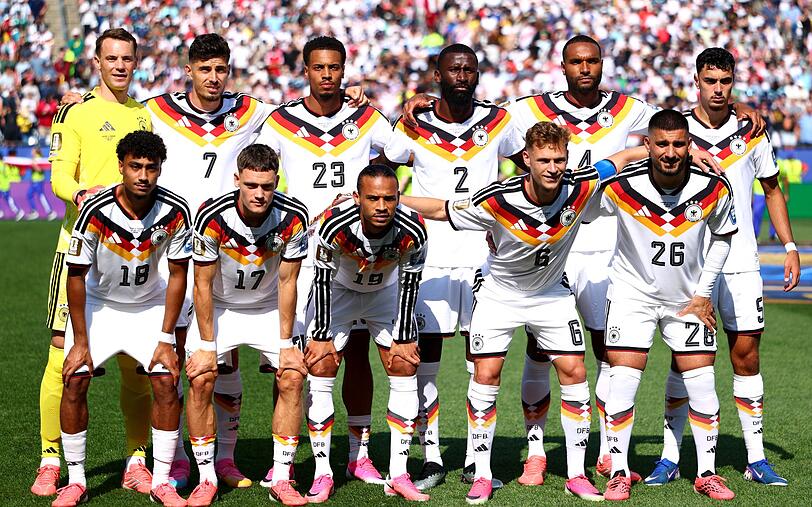 Die Fußball-WM in den USA, Kanada und Mexiko endete für Deutschland enorm enttäuschend: Die DFB-Auswahl scheiterte im Sechzehntelfinale an Paraguay. Die Fußball-WM in den USA, Kanada und Mexiko endete für Deutschland enorm enttäuschend: Die DFB-Auswahl scheiterte im Sechzehntelfinale an Paraguay.