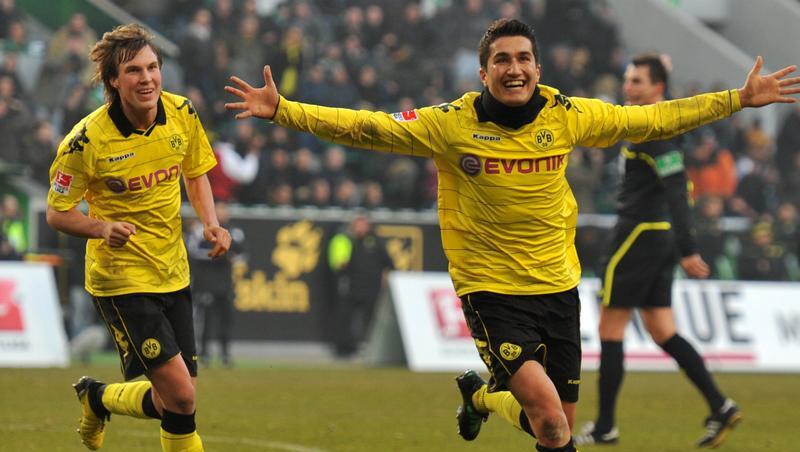 Der Dortmunder Nuri Sahin (r) bejubelt sein Tor in Wolfsburg Der Dortmunder Nuri Sahin (r) bejubelt sein Tor in Wolfsburg