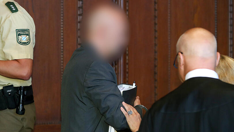 Der angeklagte "Reichsbürger" am Dienstag im Landgericht Nürnberg-Fürth.