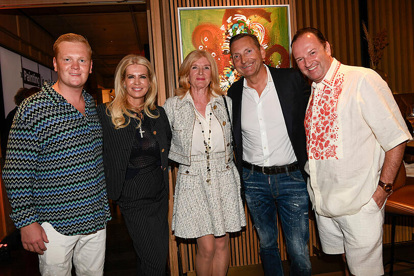 (V.l.) Leon Löwentraut, Tanja Ehrmann (Modeunternehmerin Bo Redley), Rebecca Niehues-Paas, Christian Ehrmann (CEO Ehrmann SE & Eigentümer Parkhotel Egerner Höfe), Johannes Weber-Jacobs.