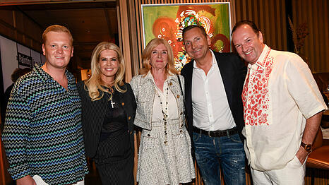 (V.l.) Leon Löwentraut, Tanja Ehrmann (Modeunternehmerin Bo Redley), Rebecca Niehues-Paas, Christian Ehrmann (CEO Ehrmann SE & Eigentümer Parkhotel Egerner Höfe), Johannes Weber-Jacobs.