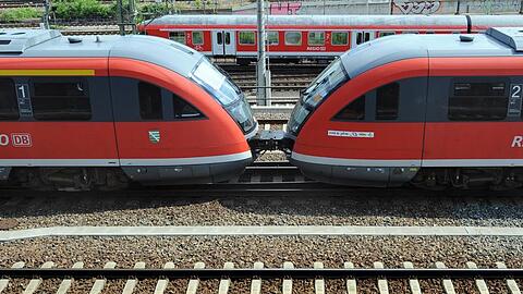 Die Bahngewerkschaften Transnet und GDBA wollen miteinander verschmelzeln.