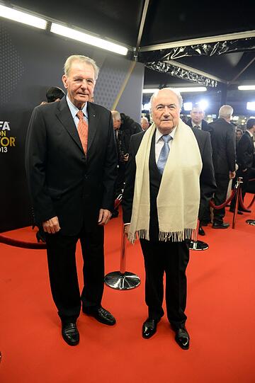 Die Großkopferten kommen an: Ex-IOC-Chef Jacques Rogge (l.) und Fifa-Präsident Sepp Blatter im Züricher Kongresshaus.