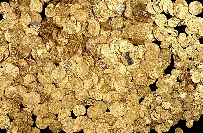 Hobby-Taucher haben vor Caesarea rund 2000 Münzen aus der Ära der Fatimiden im 11. Jahrhundert gefunden.