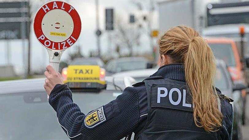 Nach den Terroranschlägen in Brüssel nahm die Rosenheimer Polizei drei Verdächtige fest. (Archivbild) Nach den Terroranschlägen in Brüssel nahm die Rosenheimer Polizei drei Verdächtige fest. (Archivbild)