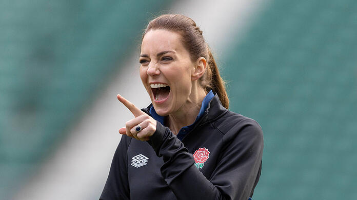 Die Schirmherrin der englischen Rugby-Verbände. Im Bier-Pong macht Kate offenbar eine weniger gute Figur.