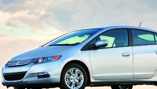 Stromlinienförmig und mit zusätzlichem Stromantrieb: der Honda Insight Stromlinienförmig und mit zusätzlichem Stromantrieb: der Honda Insight
