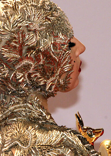 Doch das muss man ihr lassen: Ein Hingucker ist die verrückte Lady definitiv immer.