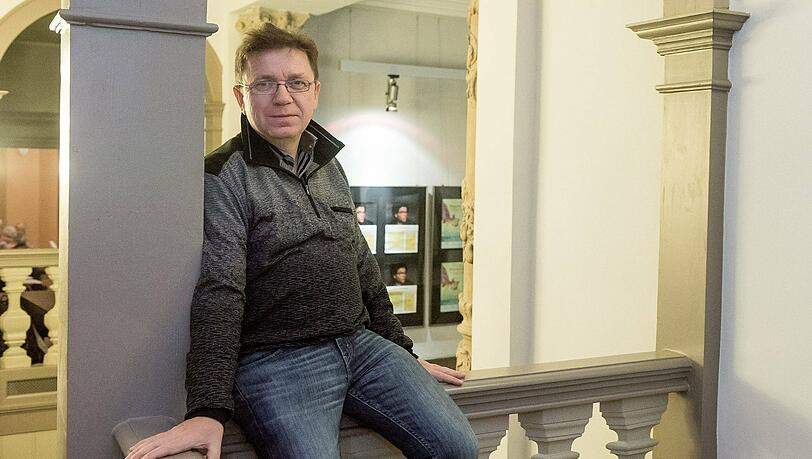 Norbert Hummelt, geboren 1962 in Neuss am Rhein, studierte Anglistik und Germanistik in Köln. Er leitete von 1988 bis 1992 die Autorenwerkstatt der Universität Köln und lebt seit 1991 als freier Schriftsteller. (Archivbild) Norbert Hummelt, geboren 1962 in Neuss am Rhein, studierte Anglistik und Germanistik in Köln. Er leitete von 1988 bis 1992 die Autorenwerkstatt der Universität Köln und lebt seit 1991 als freier Schriftsteller. (Archivbild)