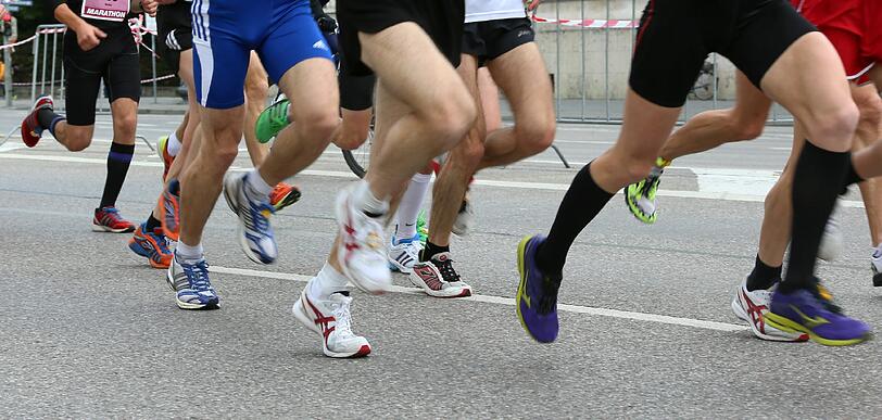 Bunte Kostüme, Kinder feuern ihre Eltern an, viel Schweiß und gute Laune: Die Bilder vom München Marathon 2012