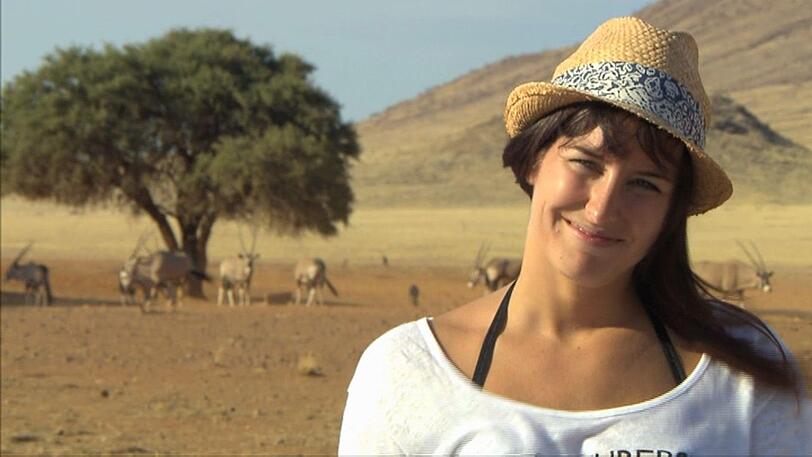 Bachelor Jan und Mona gehen auf Safari und sind beeindruckt von der Wüste Namibias.