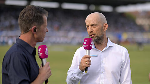 Günther Gorenzel, Sport-Geschäftsführer des TSV 1860, beim Interview mit "Magenta Sport". (Archiv)