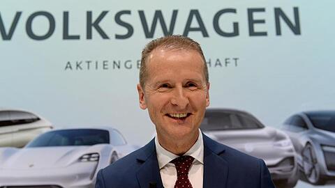 VW-Chef Herbert Diess sucht bei der IAA auch das Gespräch mit Anti-Auto-Aktivisten.