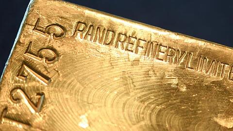 Edelmetallhändler berichten derzeit von Schwierigkeiten beim Nachschub von Goldmünzen und von Goldbarren.