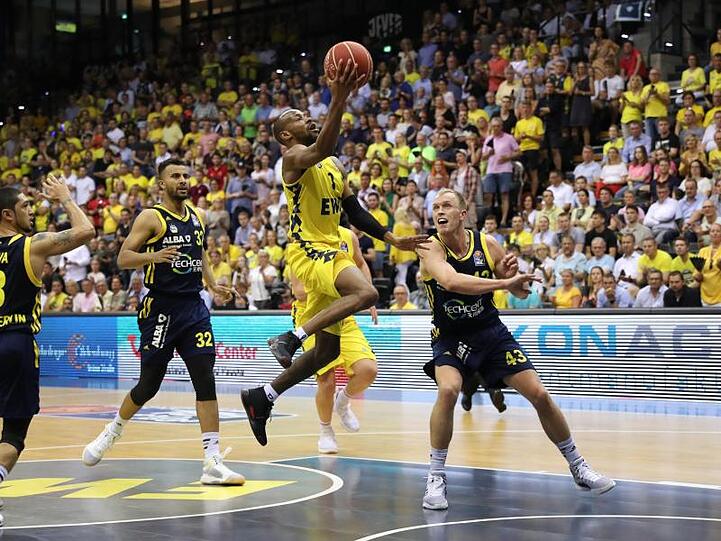 Oldenburgs MVP Will Cummings (M) hielt mit 31 Punkten dagegen, konnte die Niederlage aber nicht verhindern.