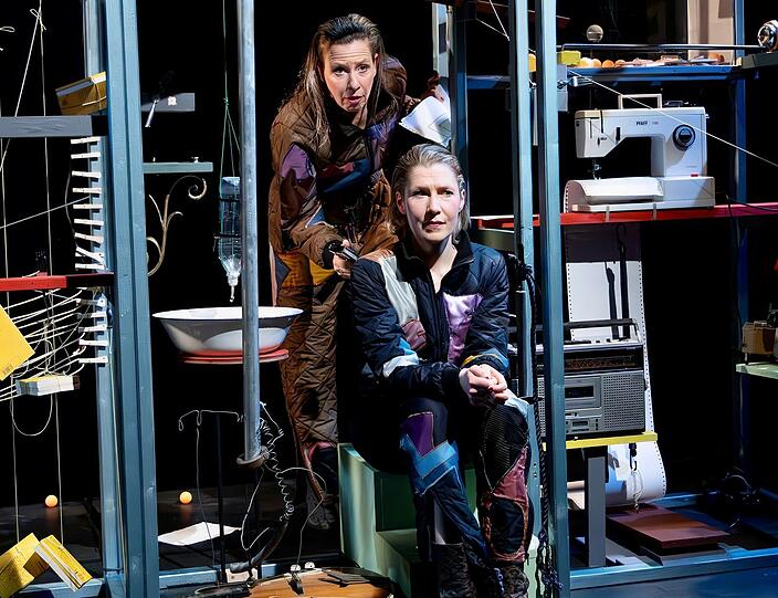 Die Schauspielerinnen Irene Rovan (hinten) und Lena Vogt.