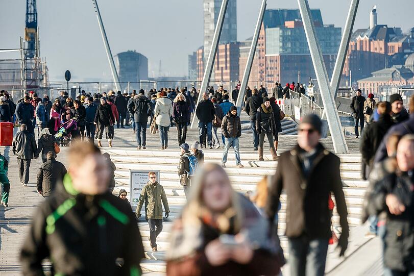 Sonntagsspaziergänger in Hamburg