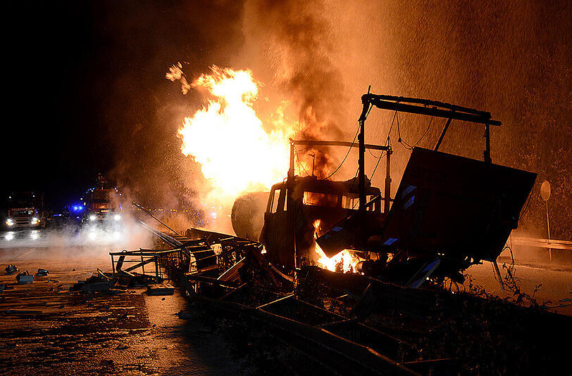 Ein voll beladener Tanklastzug ist auf der Autobahn 67 nahe dem hessischen Pfungstadt in Flammen aufgegangen und ausgebrannt.
