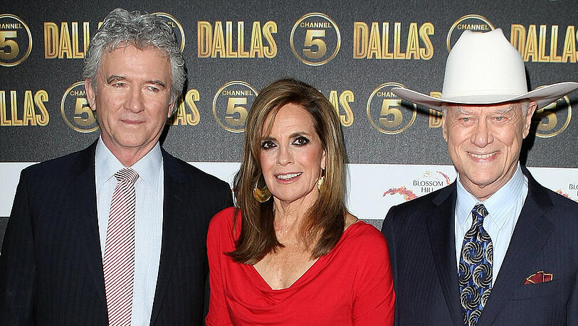 Patrick Duffy, Linda Grey und Larry Hagman im Jahr 2012 bei einem "Dallas"-Photocall Patrick Duffy, Linda Grey und Larry Hagman im Jahr 2012 bei einem "Dallas"-Photocall