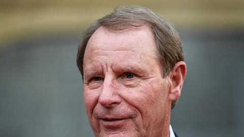 Ex-Bundestrainer Berti Vogts fordert eine Verschiebung der EM.