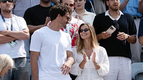 Bei den Boss Open in Stuttgart hatten Mats Hummels und Nicola Cavanis nicht nur Augen für die Tennis-Finalisten - sondern auch füreinander.
