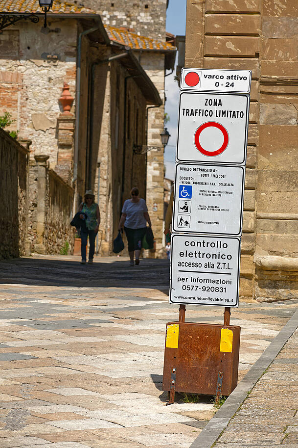 Umwelt- und Zufahrtszonen wie diese in der Toskana werden f&uuml;r Urlauber schnell zur teuren Kostenfalle.