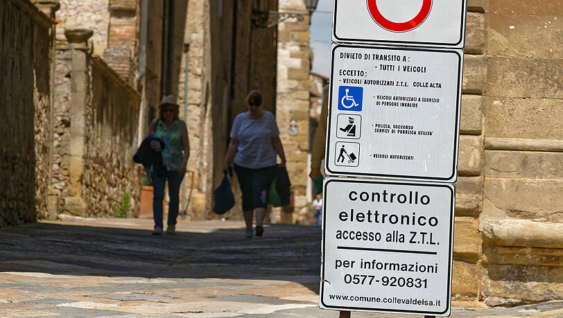 Umwelt- und Zufahrtszonen wie diese in der Toskana werden f&uuml;r Urlauber schnell zur teuren Kostenfalle.