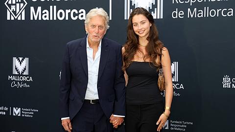 Michael Douglas mit seiner Tochter Carys bei der Preisverleihung auf Mallorca.