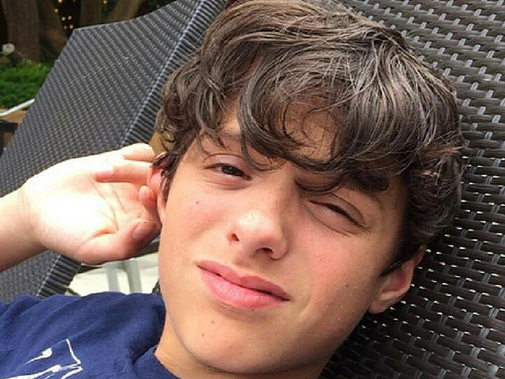 Familie, Freunde und Fans verabschiedeten sich von dem beliebten YouTube-Star Caleb Bratayley
