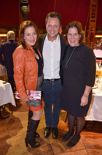 Julia Dahmen mit Mann Carlo Fiorito und Verena Dietl