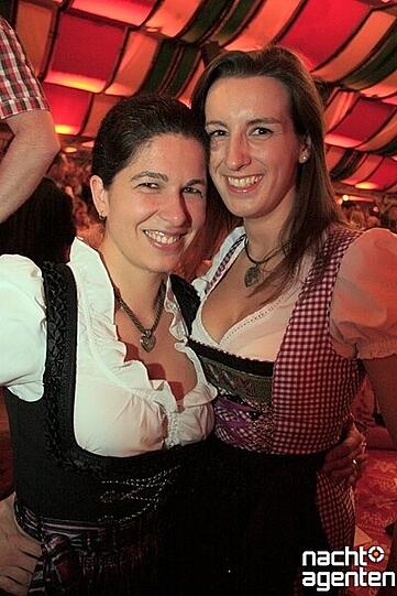 Dirndl, Lederhosen und viel Spaß: Die Party "Tracht und Pracht" am Samstag im Hippodrom auf der Theresienwiese. Mehr Bilder unter: www.nachtagenten.de.