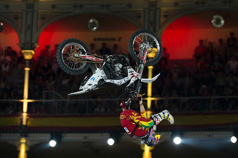 Die X-Fighters im Olympiastadion: Spektakuläre Fotos