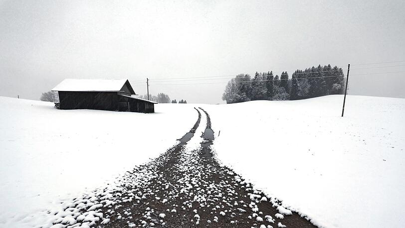 Selbst in niedrigeren Lagen im Alpenvorland, wie hier im Allg&auml;u, hatte es in den vergangenen Tagen geschneit. (Archivbild)