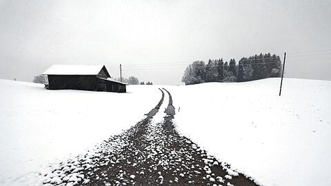 Selbst in niedrigeren Lagen im Alpenvorland, wie hier im Allg&auml;u, hatte es in den vergangenen Tagen geschneit. (Archivbild)
