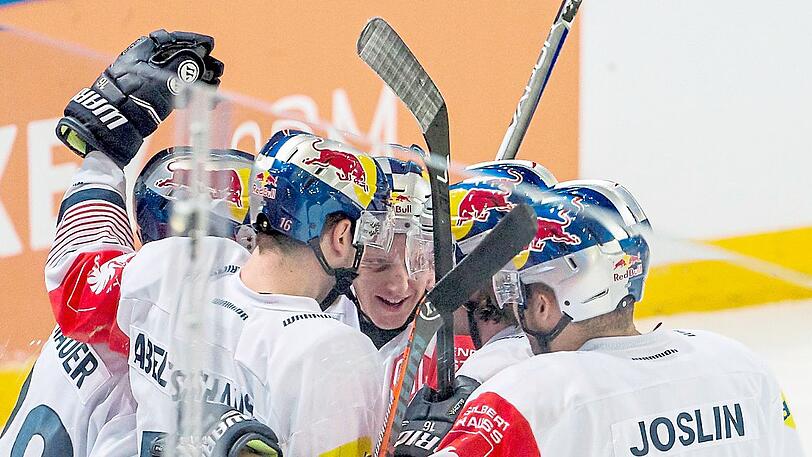 Der EHC, hier bei seinem Sieg beim EV Zug, muss noch 17 Mal in diesem Jahr ran.