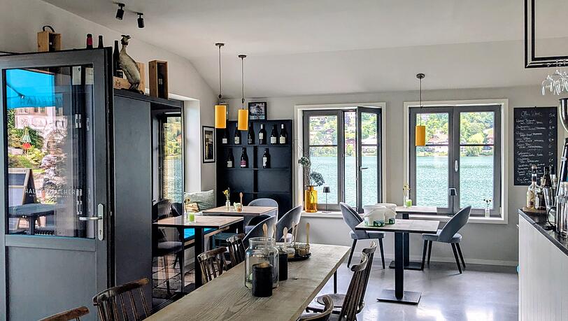 Ein Blick ins Innere des Lokals am Tegernsee. Ein Blick ins Innere des Lokals am Tegernsee.